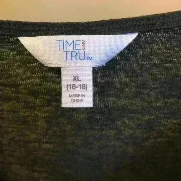 Basic woman’s black top size XL - Picture 2 of 4